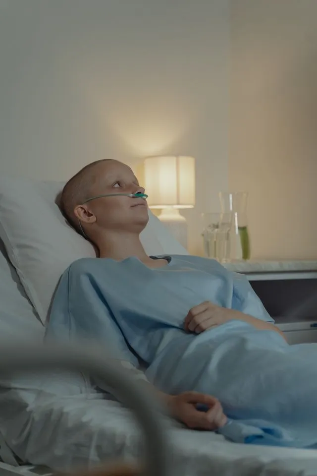 Ilustração de células cancerosas em crescimento desordenado